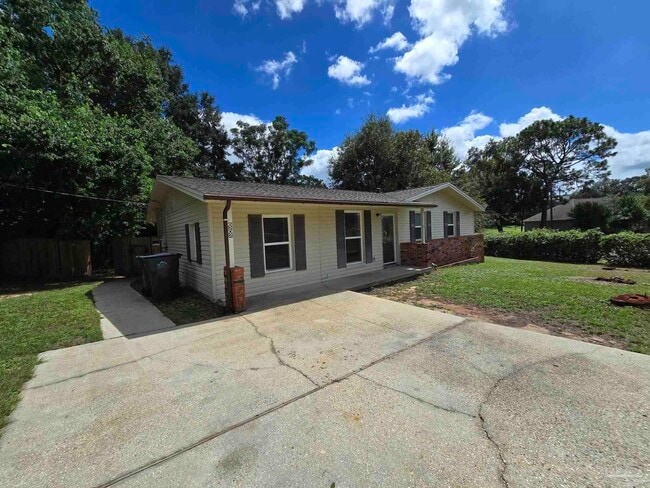 Building Photo - 6202 Fairview Dr