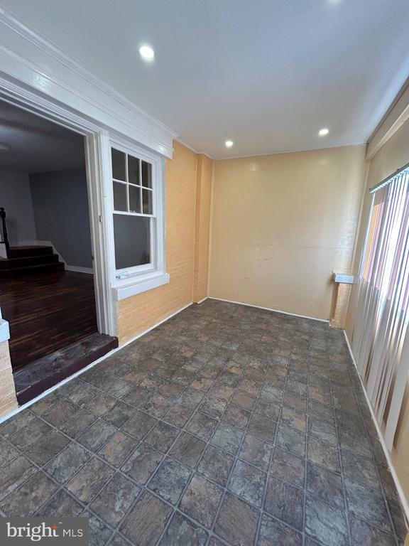 Building Photo - 5834 Beaumont Ave