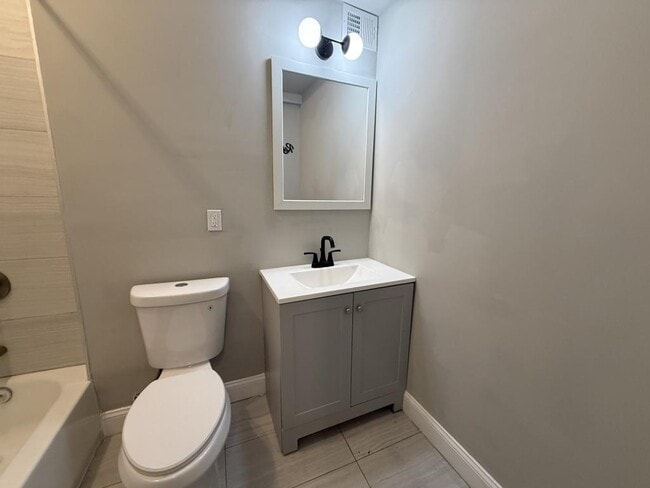 Building Photo - 5340 Maple Ave