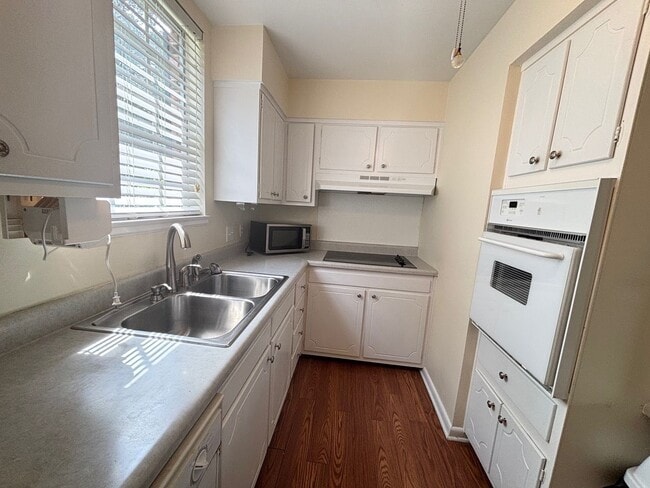 Building Photo - 2 bedroom 2 bath Condo at Carriage Hill
