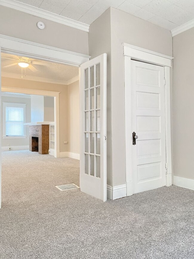 Building Photo - 2436 Laurel Ave N