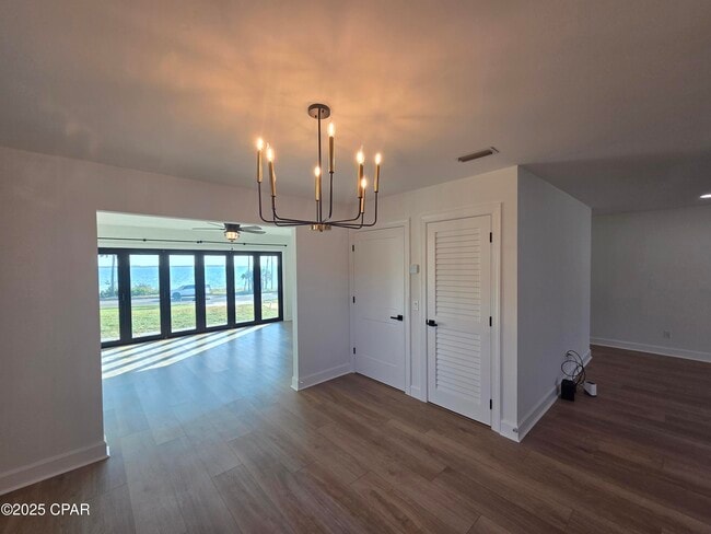 Building Photo - 920 W Beach Dr