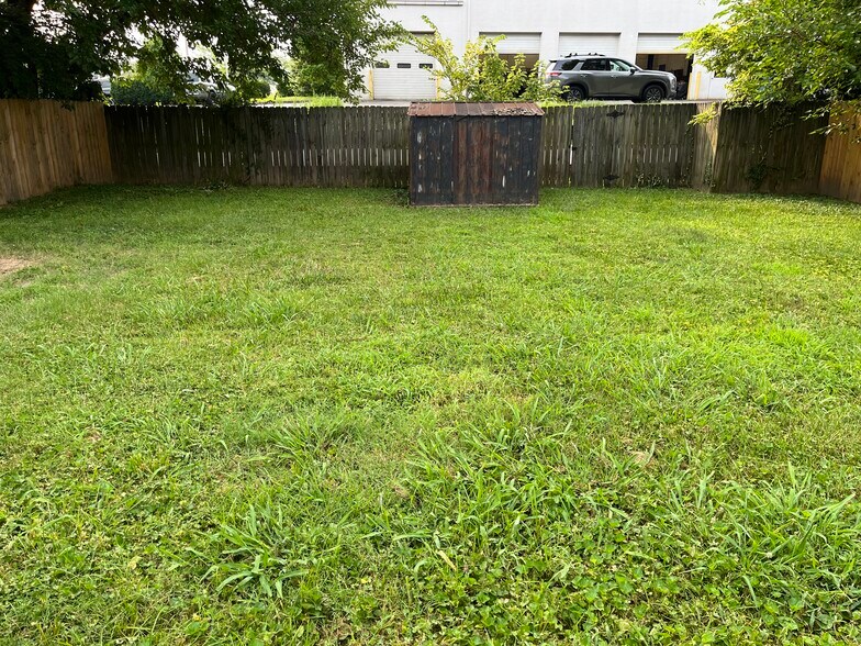 Building Photo - 4023 Valley View Dr
