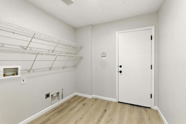 Building Photo - 528 Talladega St SE