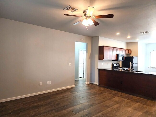 Building Photo - Campbell St Duplex