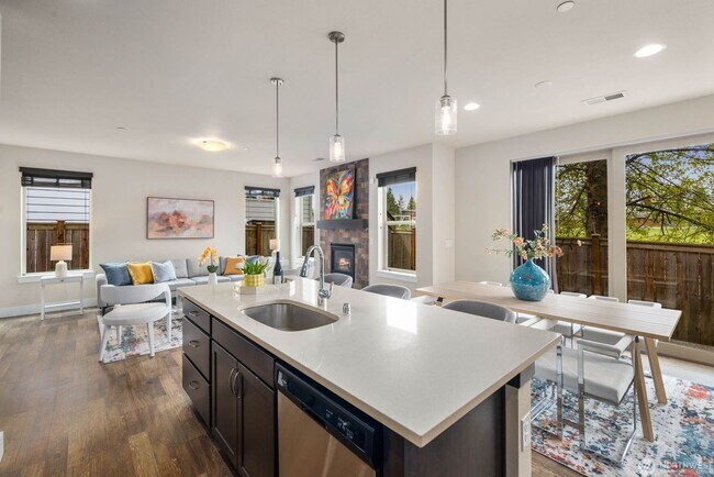 Building Photo - Modern Lynnwood Home with Flexible Bonus Space and Fenced Backyard