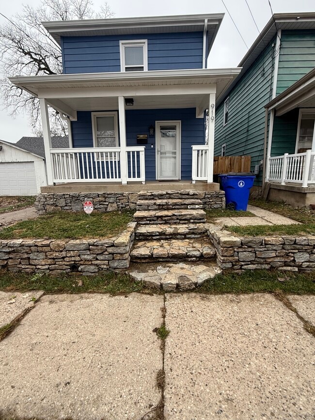 Building Photo - 919 Summer St