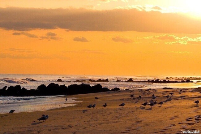 Building Photo - 277 W Broadway