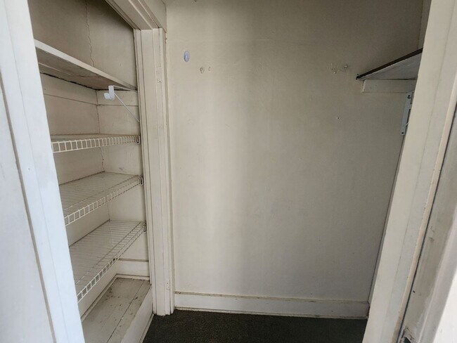 Building Photo - E Fairview, 205-207