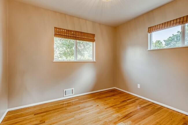 Building Photo - 6047 Independence St