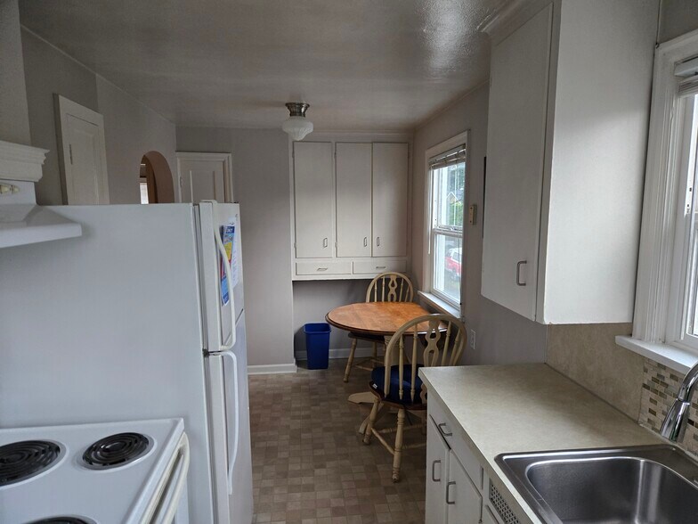 Building Photo - 1726 Hoyt Ave