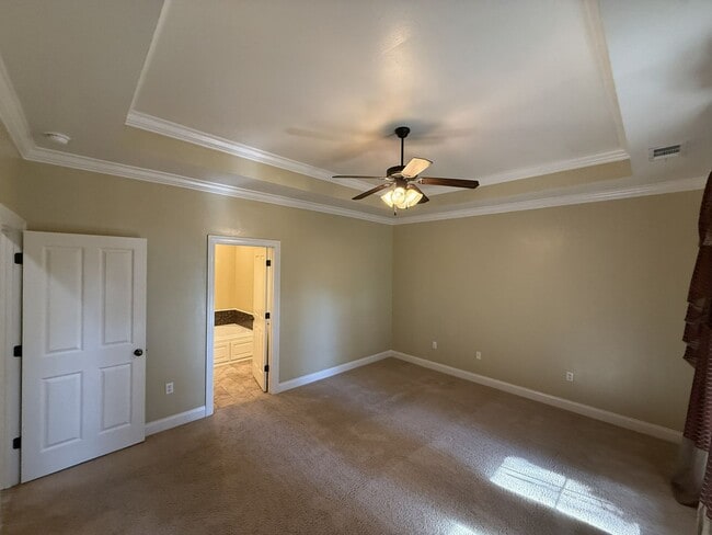 Building Photo - Charming 3 Bedroom Home in Willowbrook Sub...