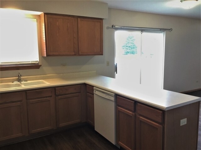 Building Photo - 1907 Arbor Falls Dr