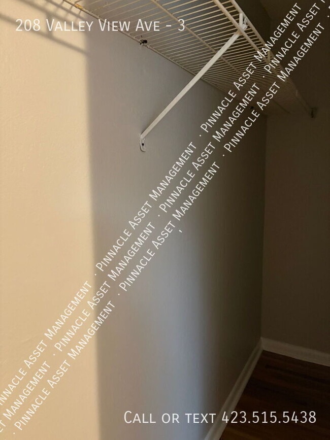 Building Photo - 208 Valley View Ave