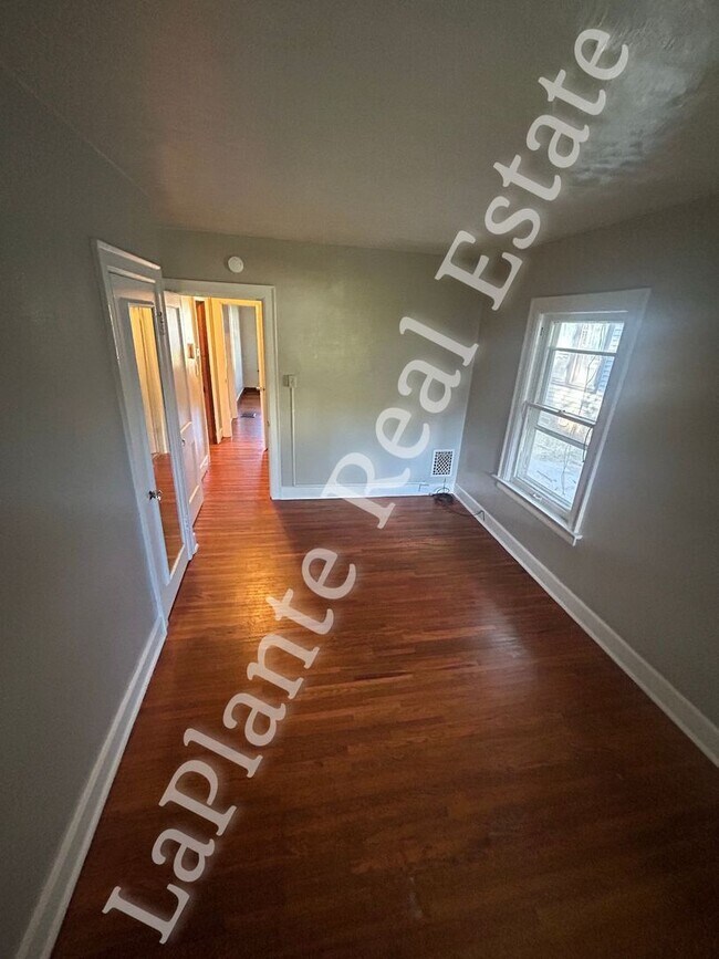 Building Photo - Charming 3-Bedroom Bungalow in Five Points...