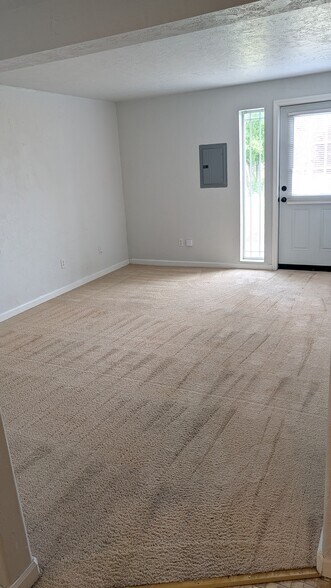 Building Photo - 1600 Traverse St