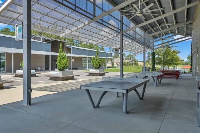 Building Photo - 15520 Maple
