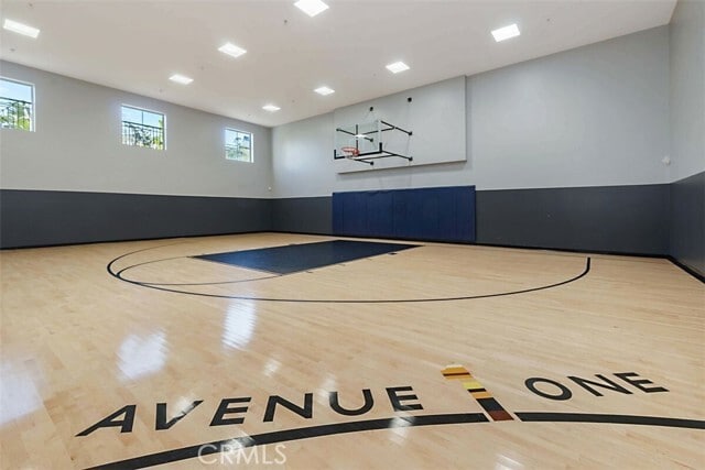 Building Photo - 1358 Scholarship