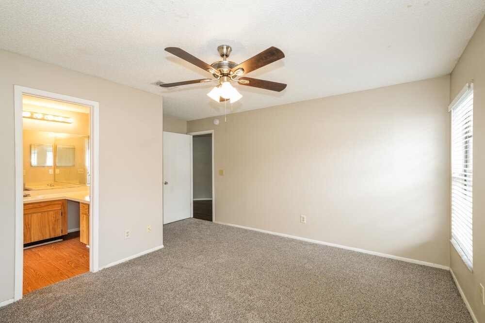 Building Photo - 8905 Bayaud Dr