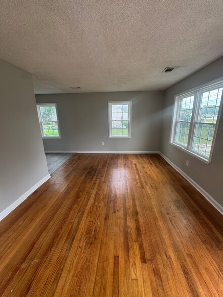 Building Photo - 2505 Hammond Ave