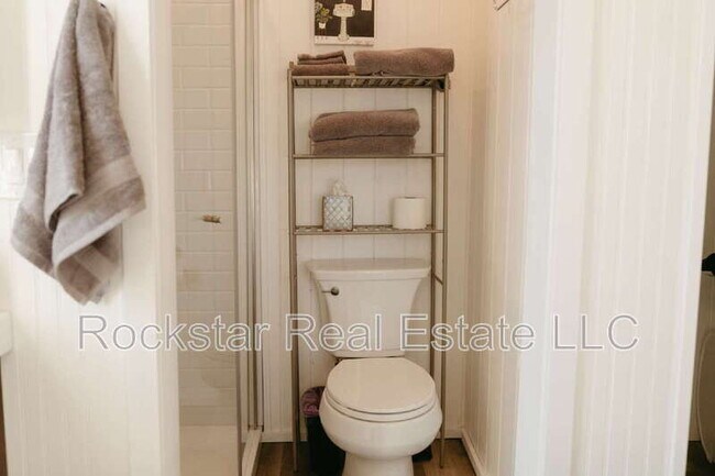 Building Photo - 1307 W Cleveland Ave