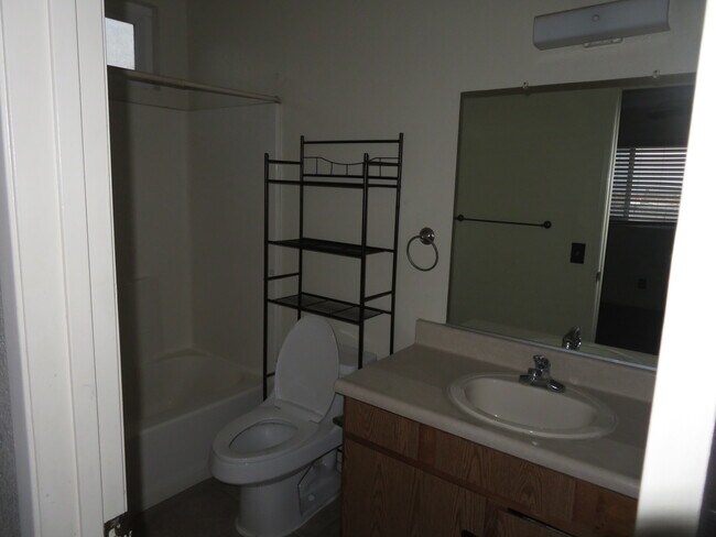 Master Bath - 751 Higgins Rd