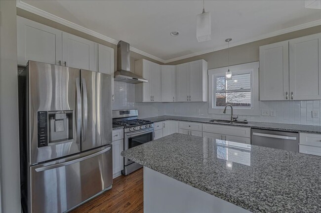 Building Photo - Beautiful House in East Nashville!
