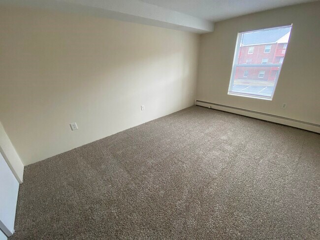 Building Photo - 96 Powers St