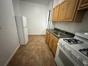 Building Photo - 2 bedroom in Bronx NY 10465