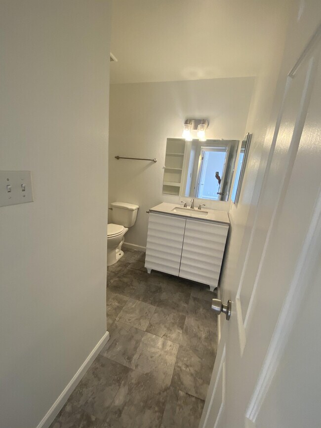 Building Photo - 1802 E Virginia Ave