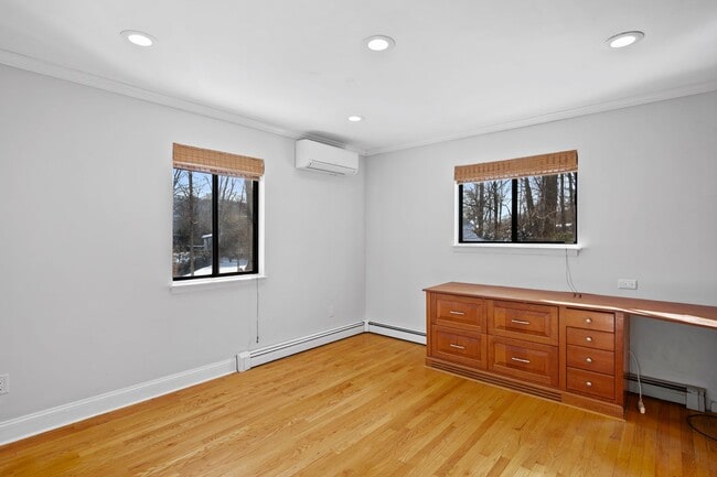 Building Photo - 4-bedroom 2.5-bath home in Cortlandt Manor
