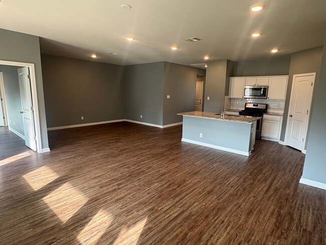 Building Photo - 44019 Covington Ridge Dr