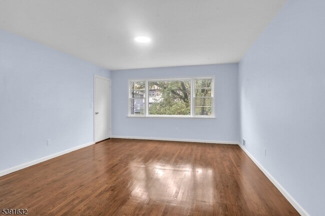 Building Photo - 235 Lakewood Dr