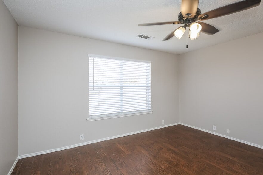 Building Photo - 100 Walnut Dr