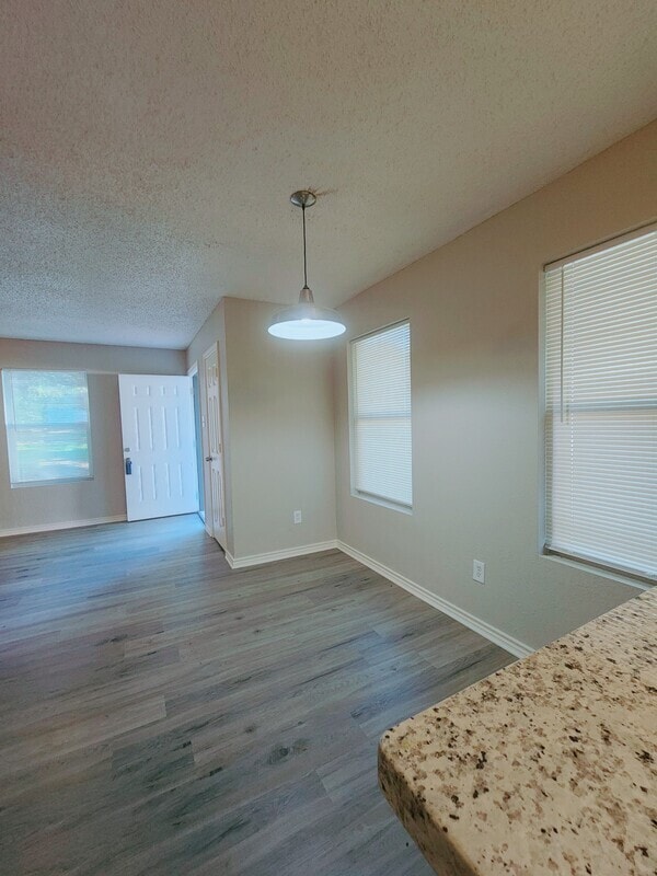 Building Photo - 10245 Country Hills Blvd