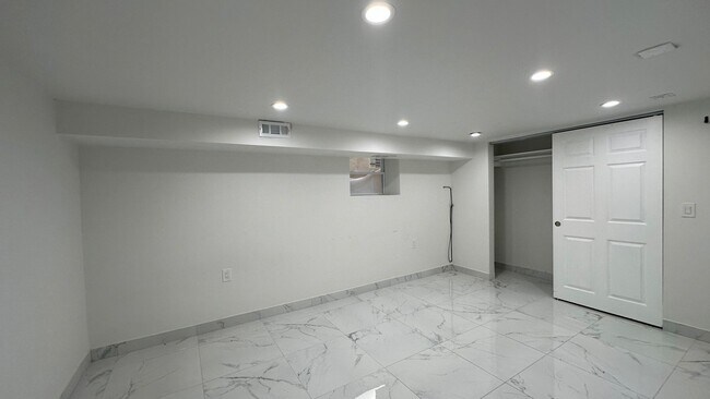 Building Photo - 6207 N Talman Ave
