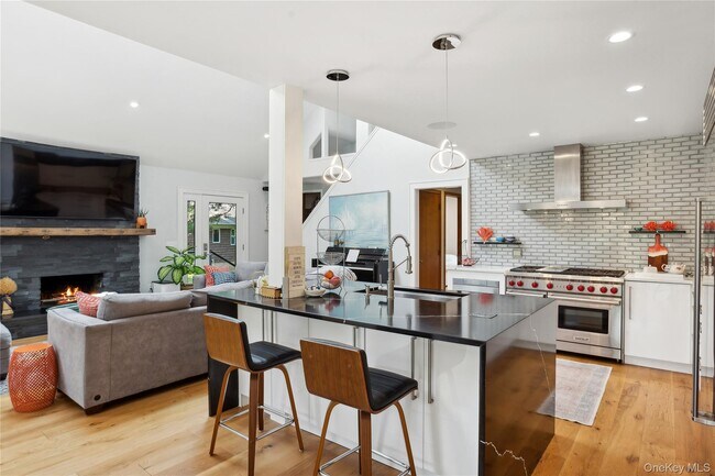 Building Photo - 425 Cedar Point Dr E