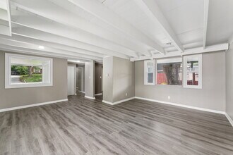 Building Photo - Charming Mid-Century Ranch Home Available Now!  1st Month's Rent is FREE!*