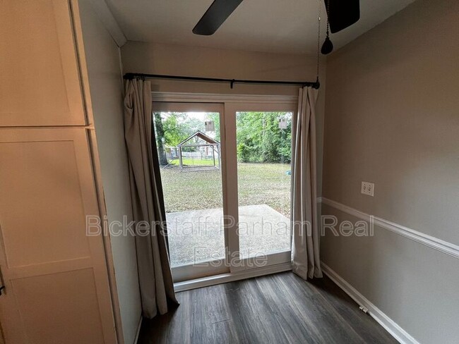 Building Photo - 5615 Buxton Dr
