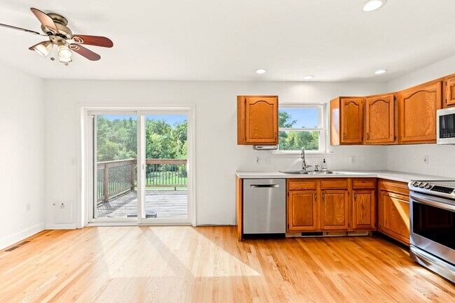 Building Photo - 808 Yorkview Dr