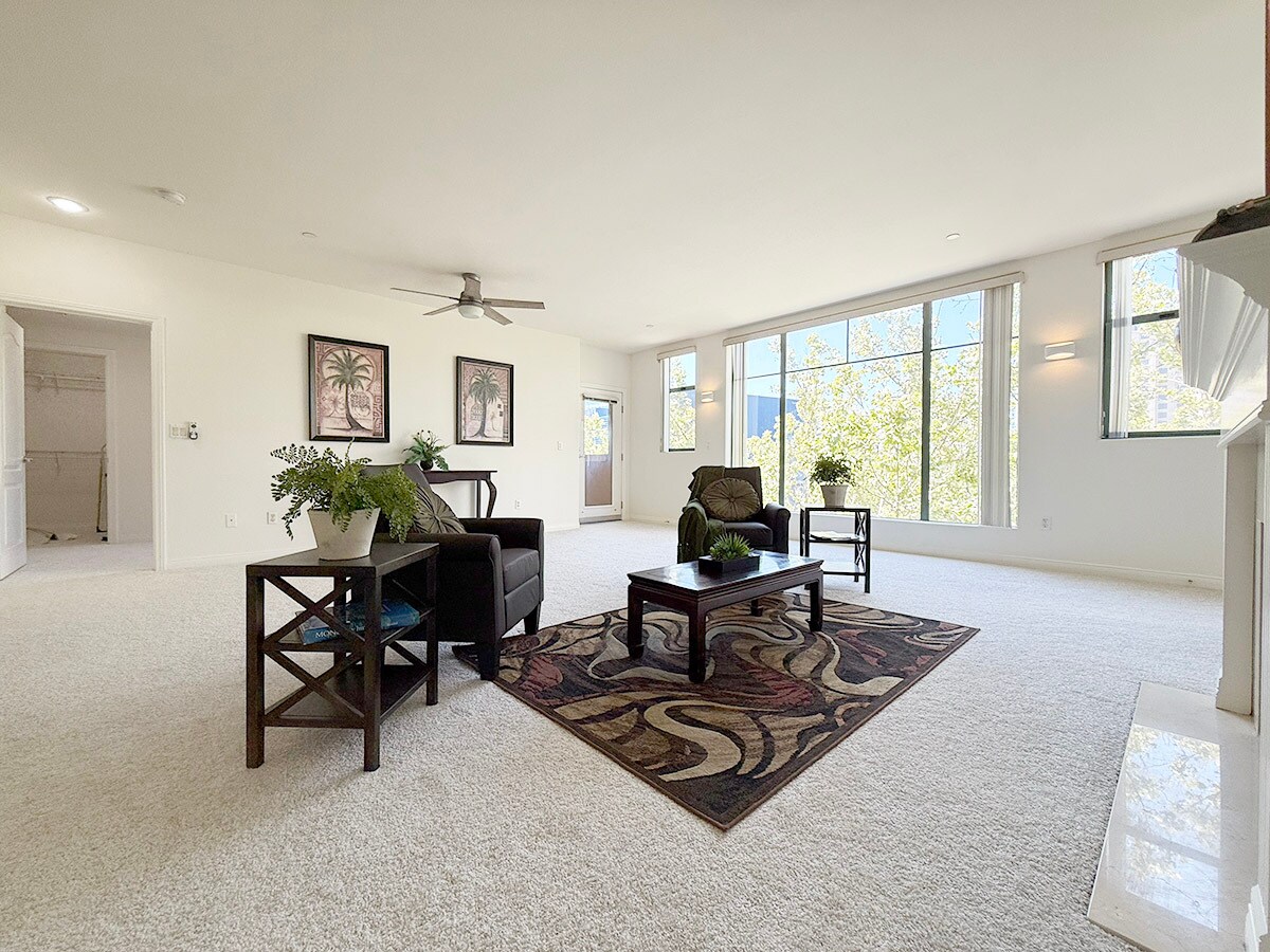 Building Photo - 144 S 3rd St