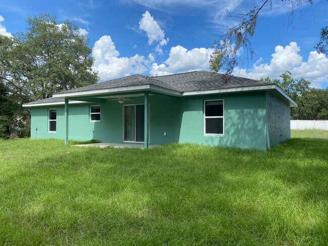 Building Photo - Custom Home - Desirable SE Ocala Neighborh...