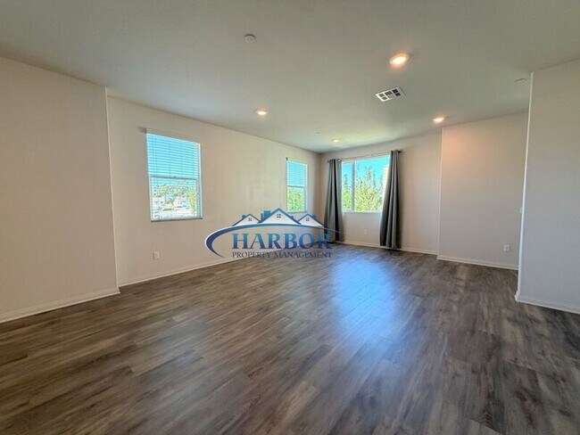 Building Photo - 1215 Canoe Ln