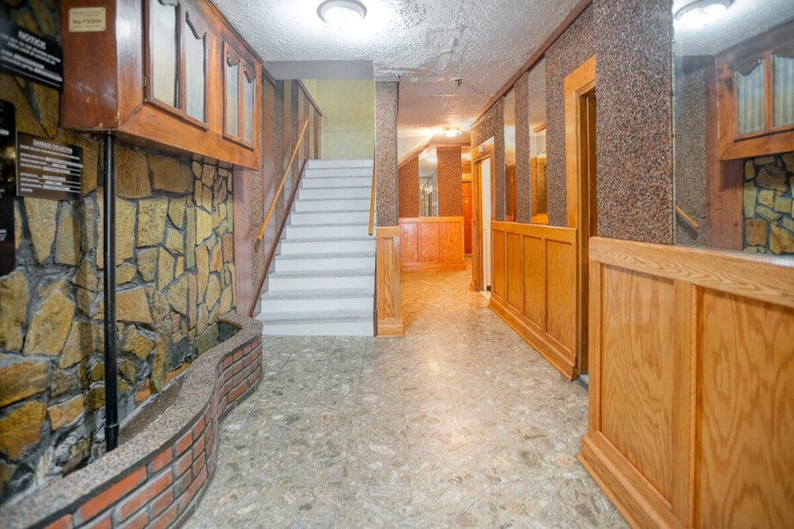 Building Photo - 32 W 86th St