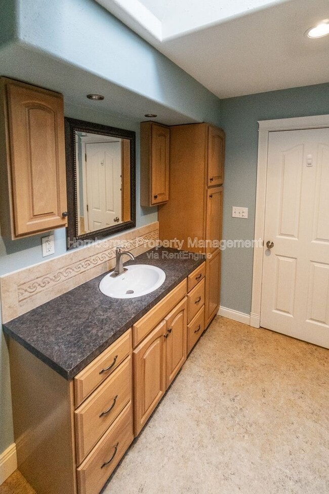 Building Photo - 6415 S Woodland Ct