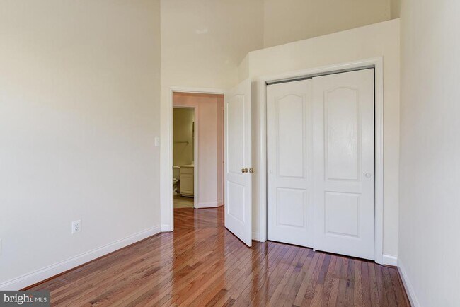 Building Photo - 207 Garden View Way