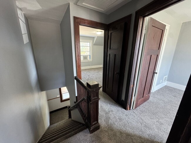 Building Photo - For Rent – Pet-Friendly 2 Bed, 1 Bath Town...