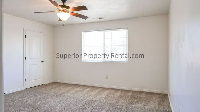 Building Photo - 3 bed, 2.5 bath town house/ Pet Friendly