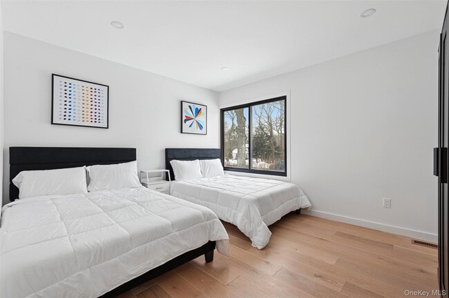 Building Photo - 10 Hampton St