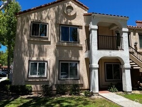 Building Photo - Newly Renovated 2B/2BA Condo in Mira Mesa!